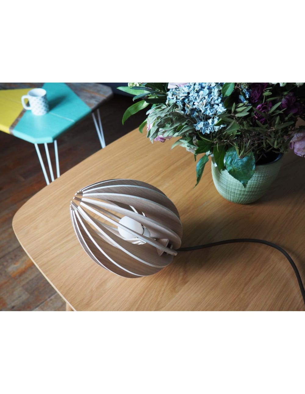 Lampe à poser en bois chêne naturel avec fil noir — vue 4