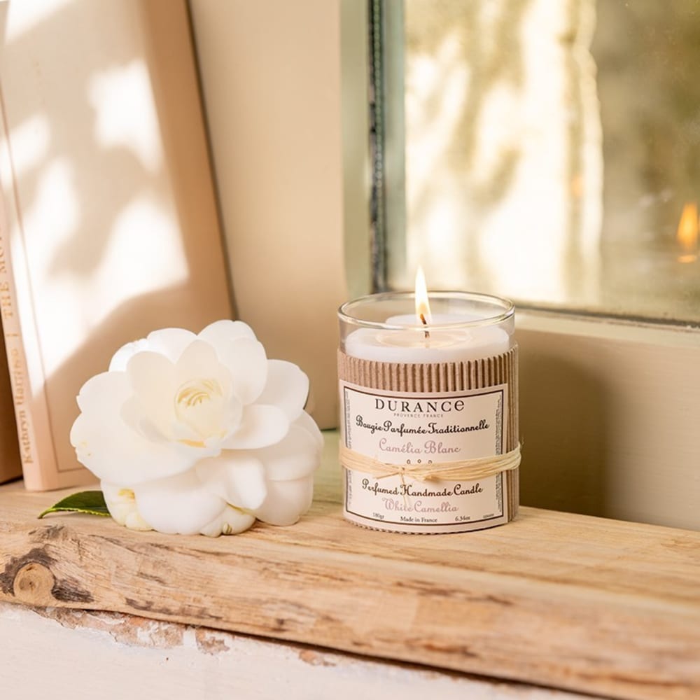 Bougie parfumée camélia blanc - Maisons du Monde