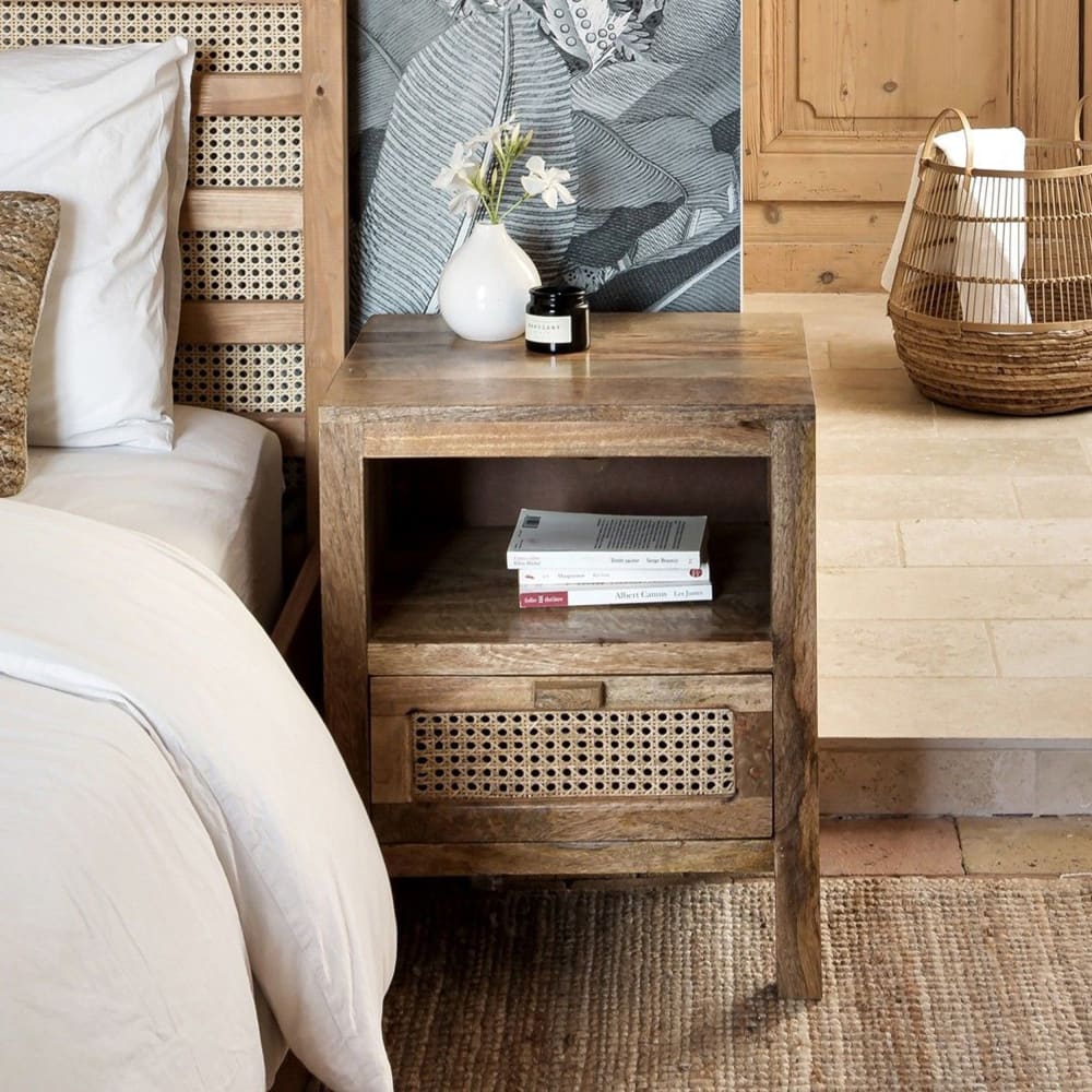 Table de chevet en bois de manguier et cannage , 1 tiroir et 1 niche