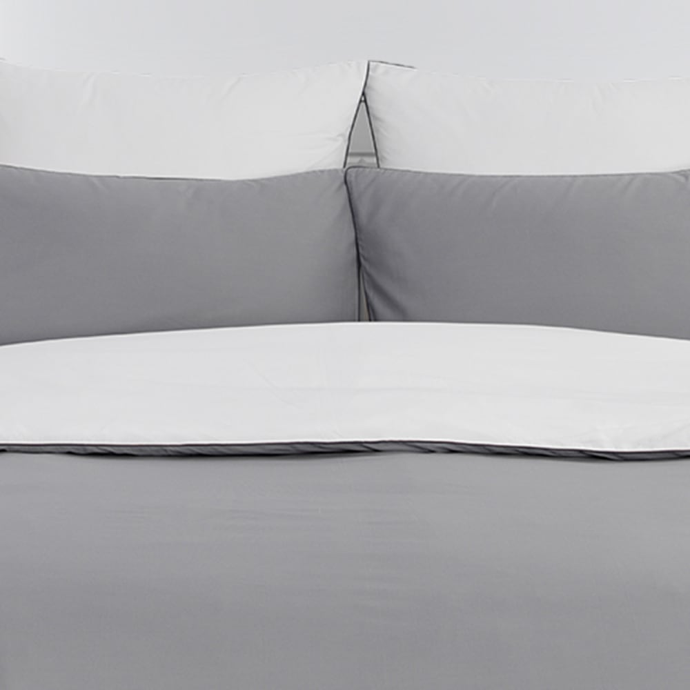 Housse de couette bicolore en percale coton gris/blanc 200x200 cm — vue 4