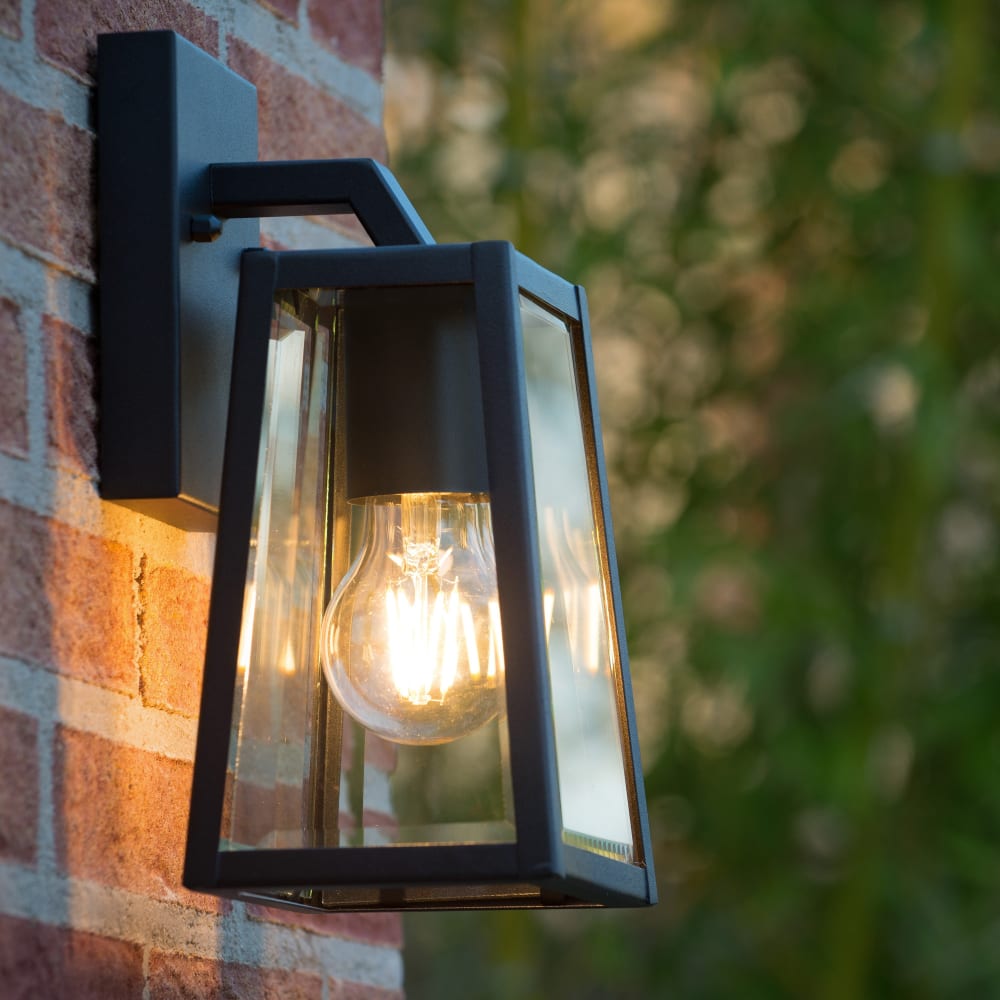 Applique extérieur en métal noir