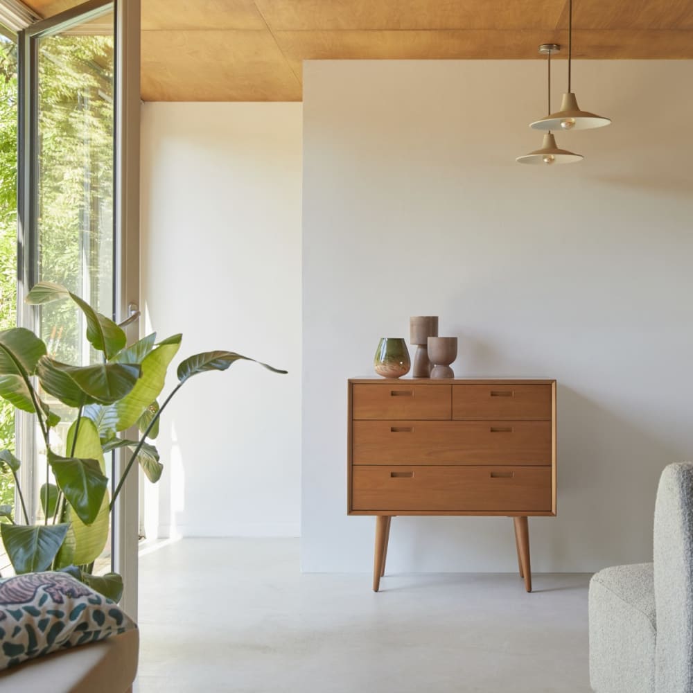 Tikamoon Kommode aus massivem Mahagoniholz style modern Beige