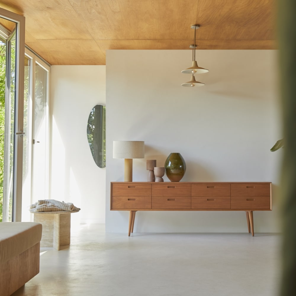 Tikamoon Flache Kommode aus massivem Mahagoniholz style modern Beige