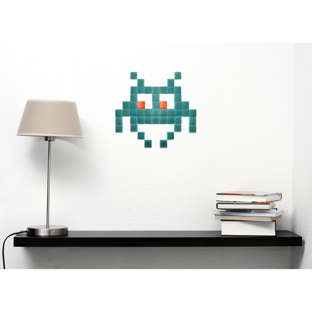 Mosaïque invaders en verre bleu turquoise — vue 3