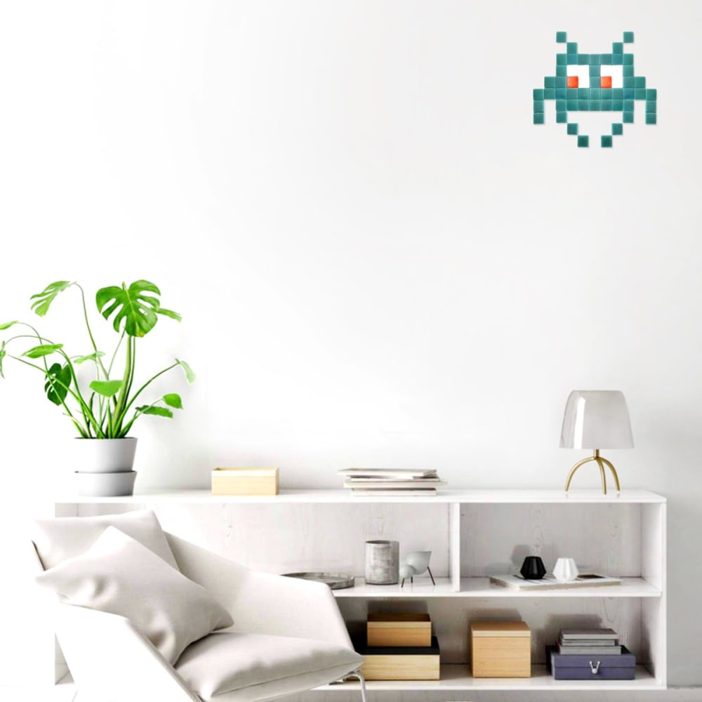 Mosaïque invaders en verre bleu turquoise — vue 4