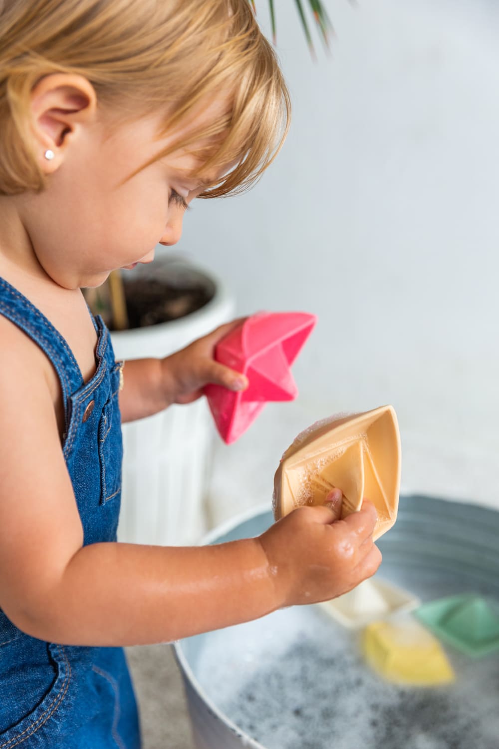 Jouet de bain bateau origami Nude - Maisons du Monde