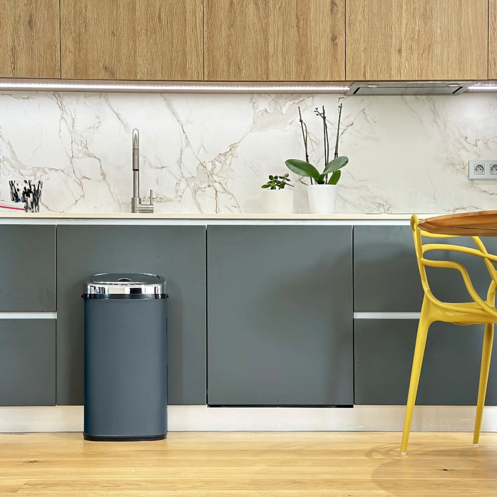 Cubo de basura de cocina automático gris 42l