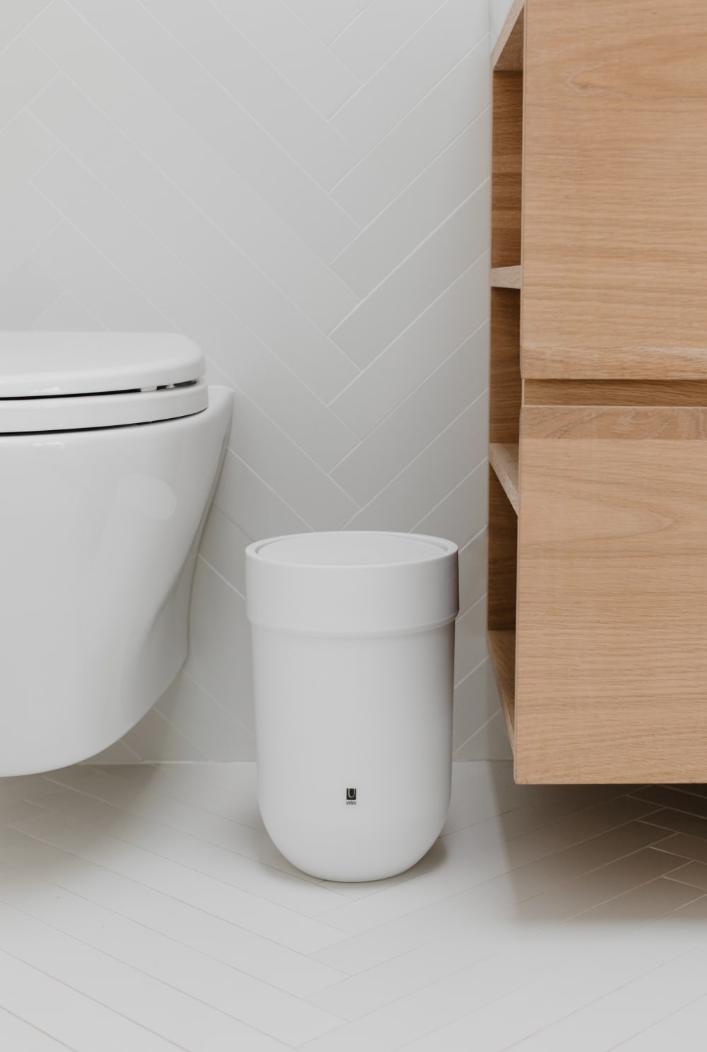 Poubelle de salle de bain avec couvercle plastique 5.9L blanc - Maisons du Monde