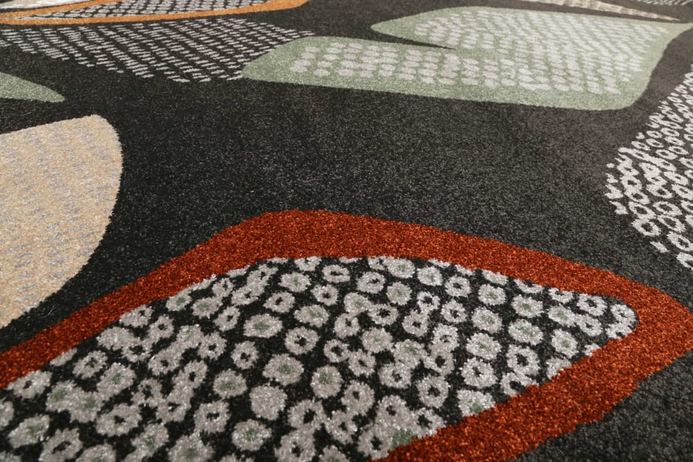 Tapis design motif végétal fond anthracite 133x200 — vue 4
