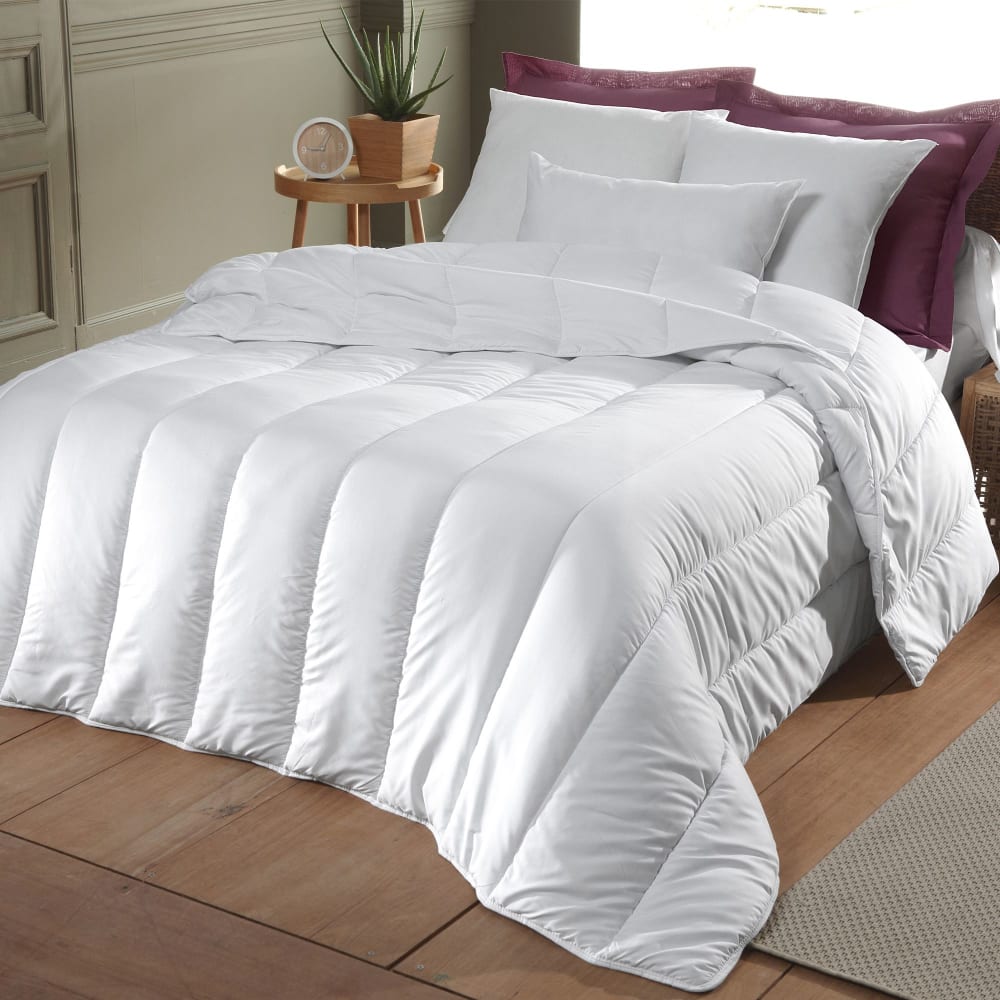 Couette légère en coton blanc 260x240cm Couette légère en coton blanc 260x240cm