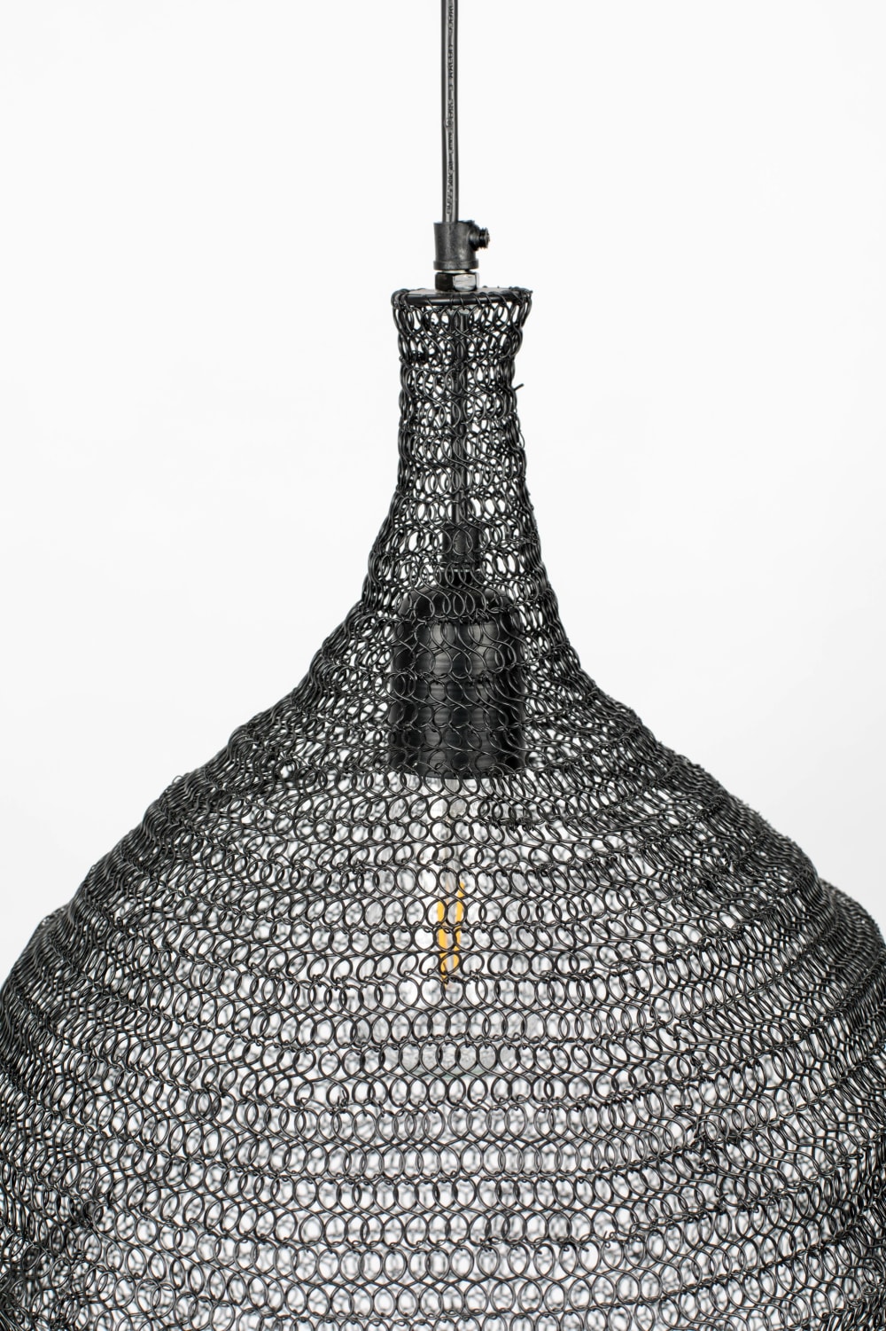 Suspension m en fer maillé noir — vue 4