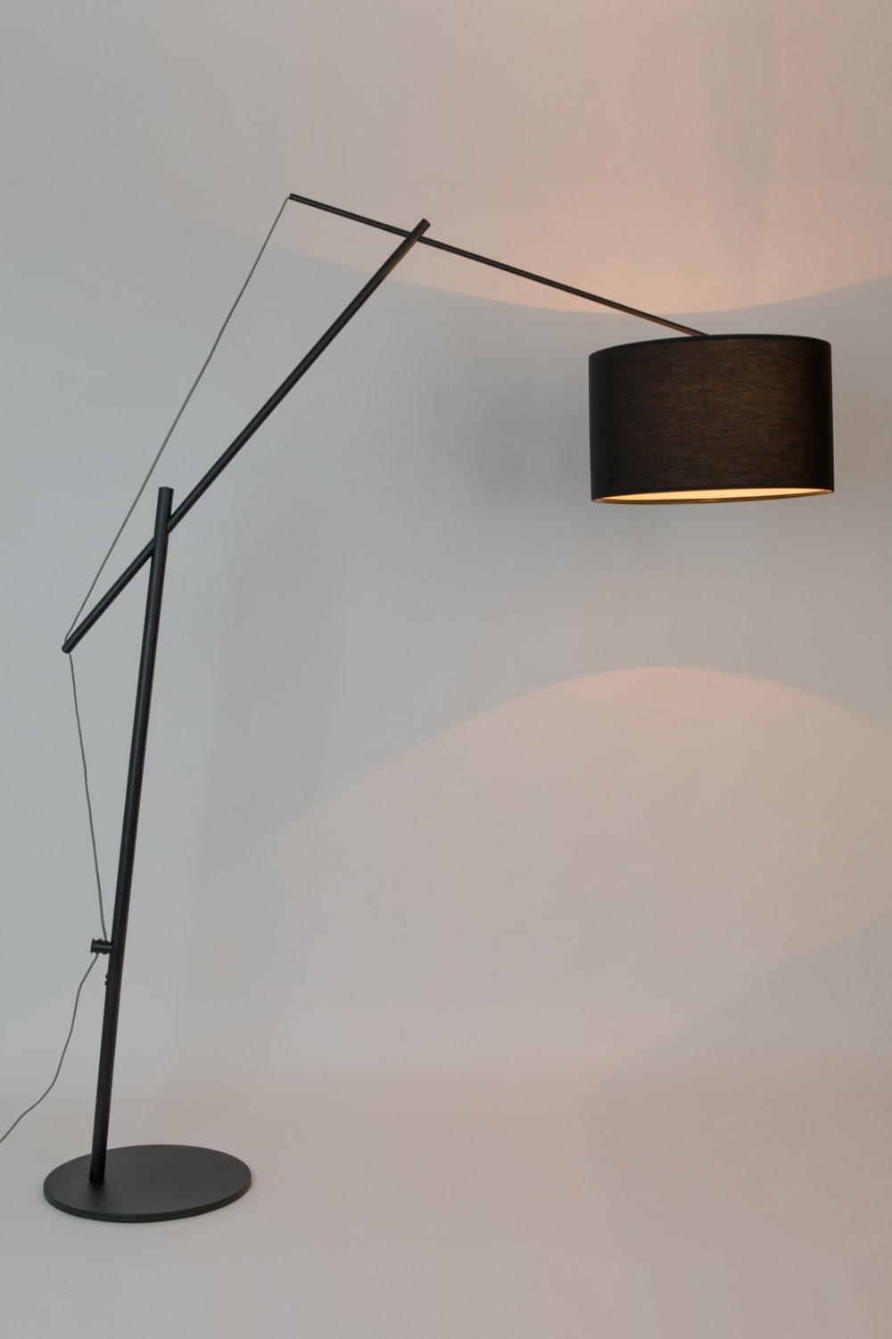 Stehlampe aus Metall, schwarz - Maisons Du Monde