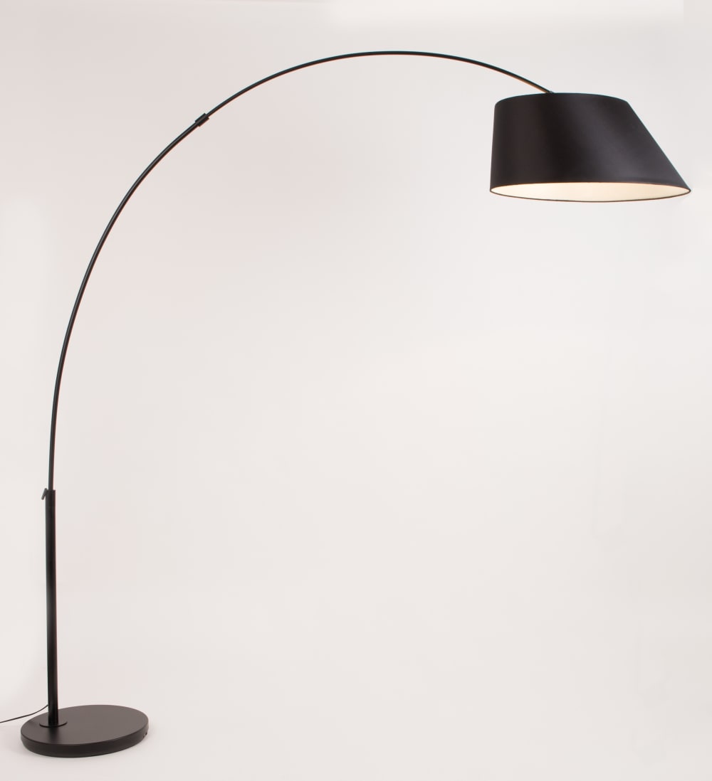 Lampadaire en métal noir — vue 3