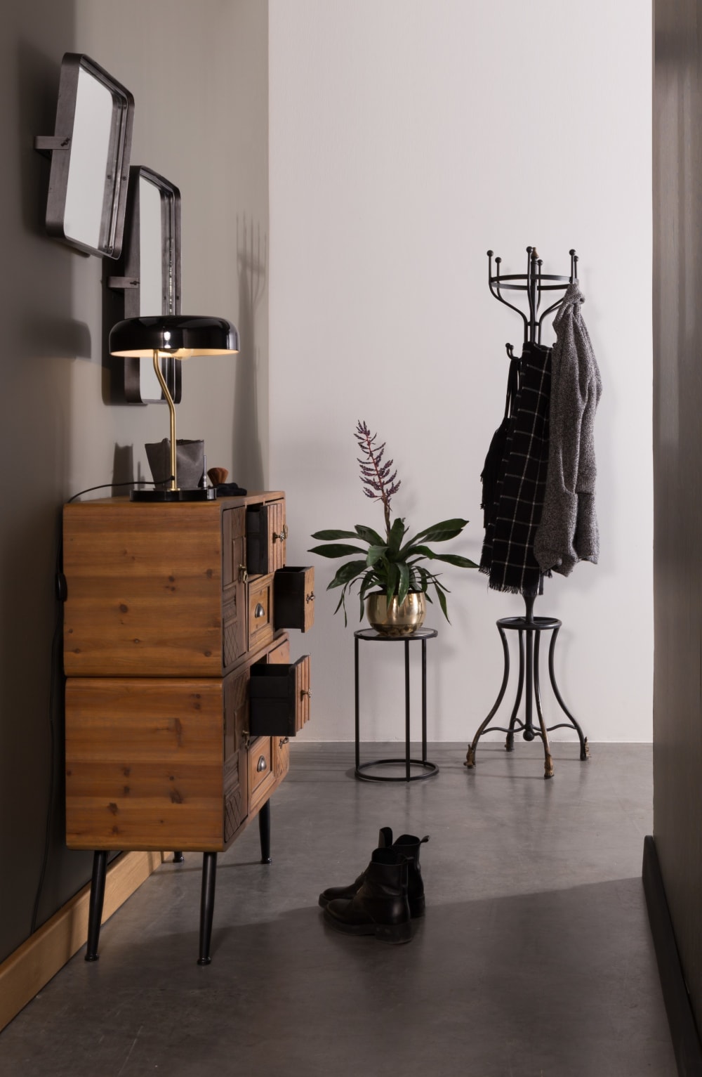 Lampe à poser en métal noir — vue 3