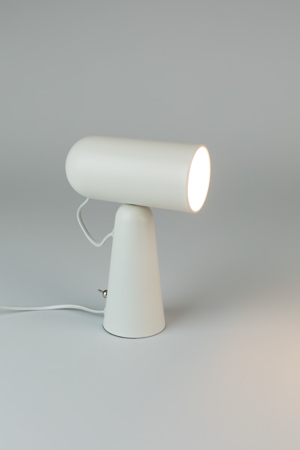 Lámpara de mesa basculante de hierro blanco - Maisons du Monde