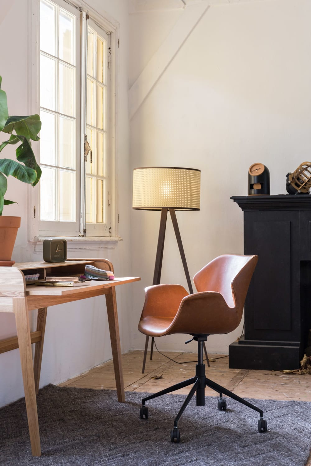 Sedia da scrivania in pelle marrone con ruote - Zuiver