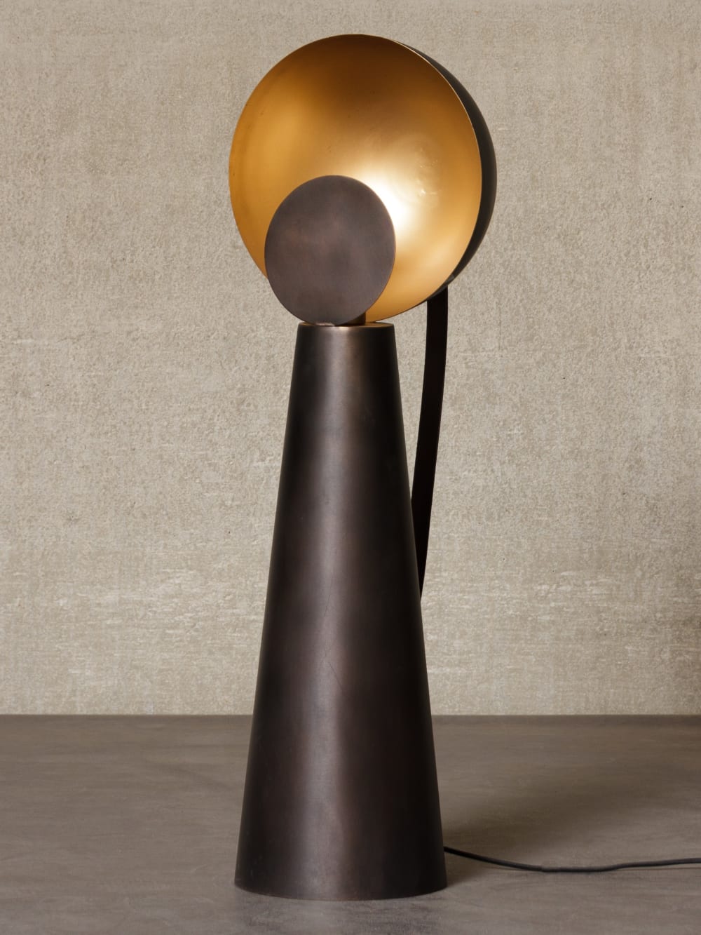 Hohe Tischlampe aus Metall, schwarz - Maisons Du Monde