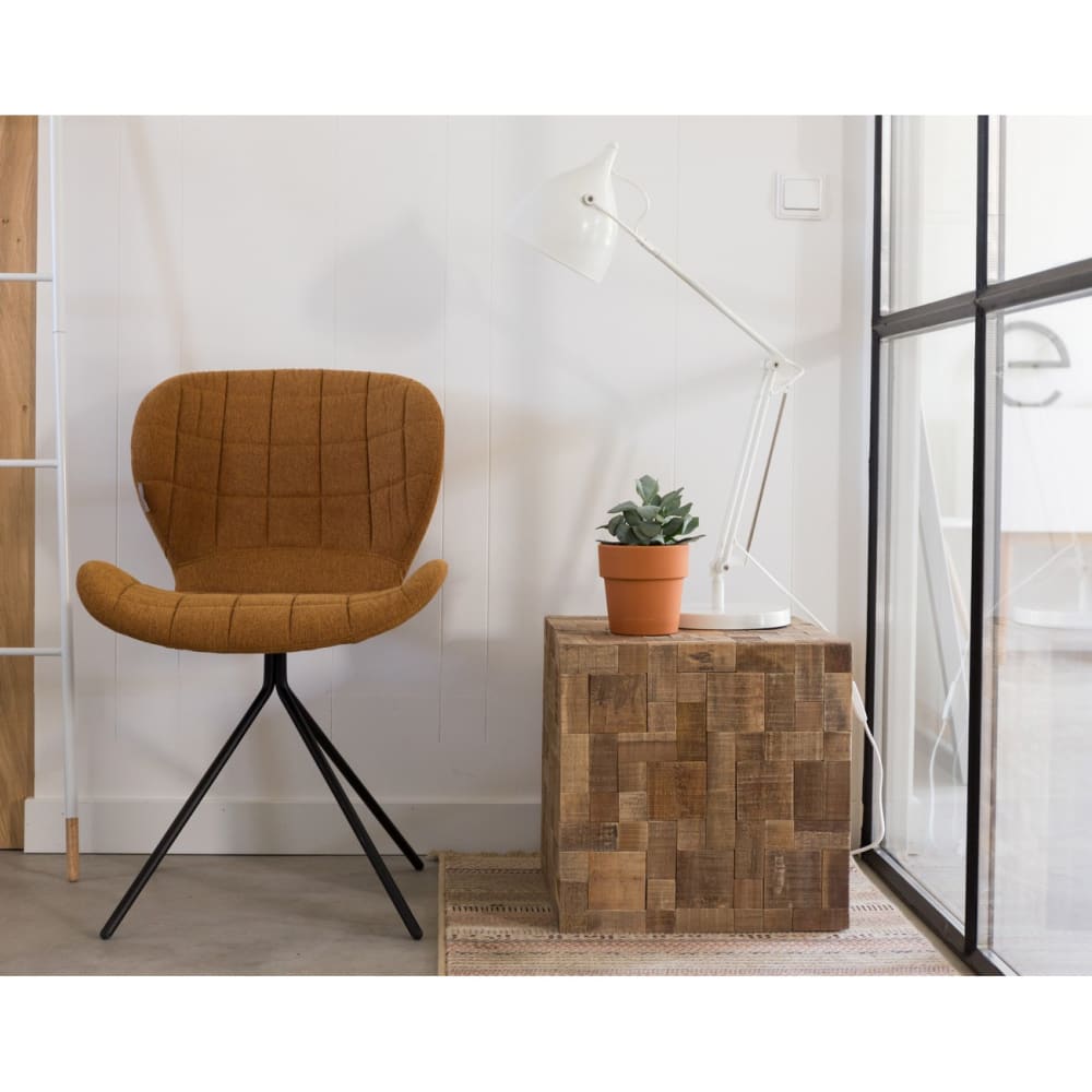 Chaise design en tissu lainé camel