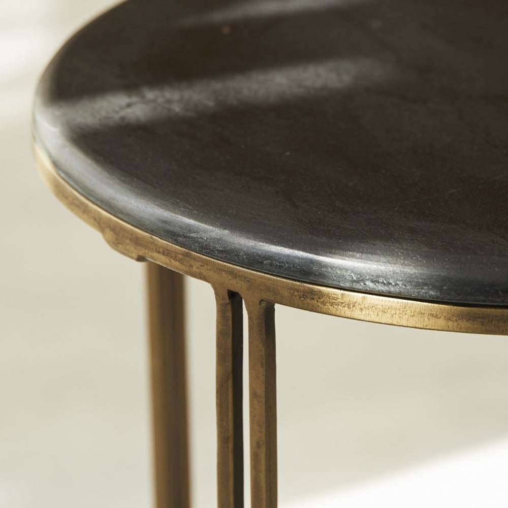Nachttisch aus Metall und Marmor - Maisons Du Monde