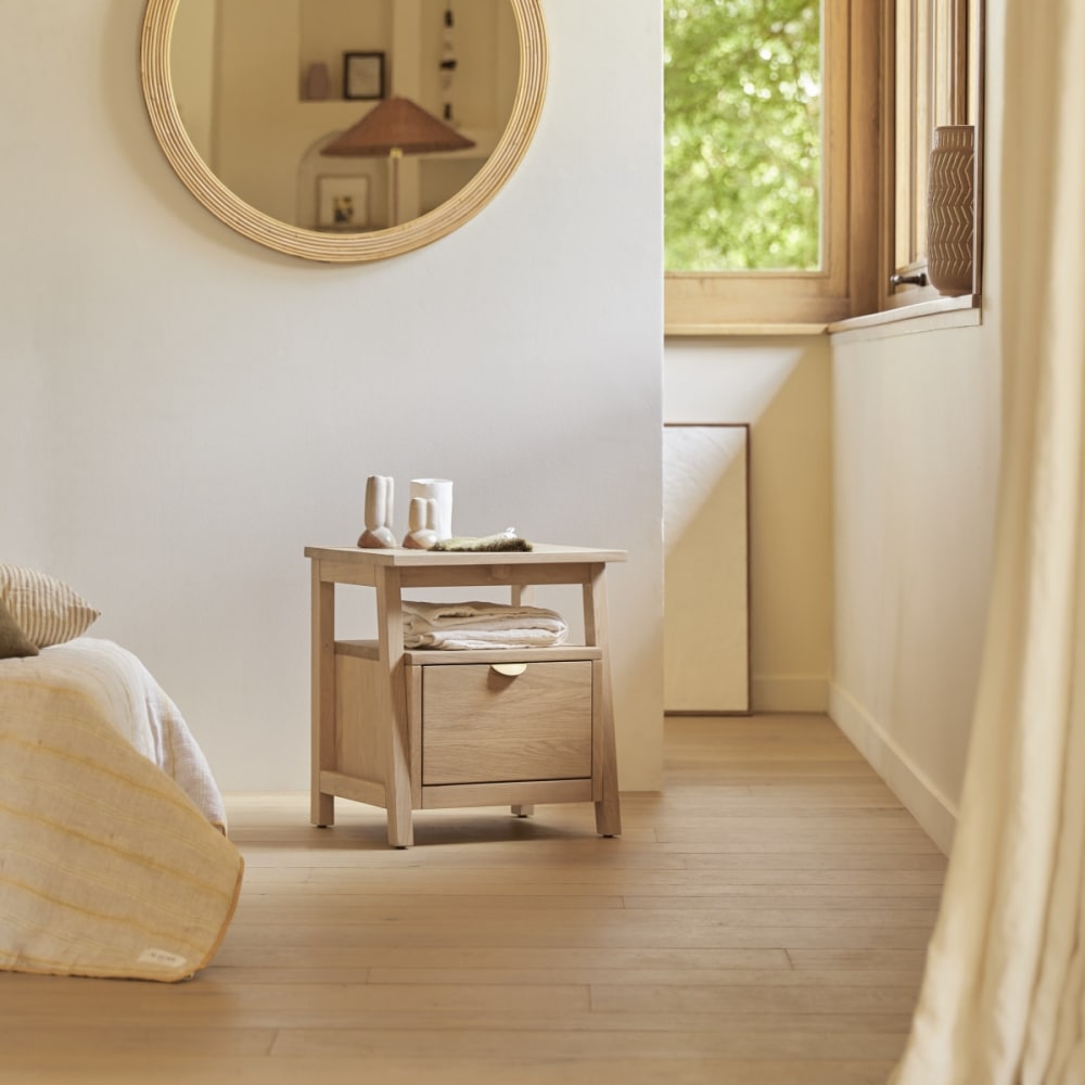 Tikamoon Nachttisch aus massivem Eichenholz style classic chic Beige