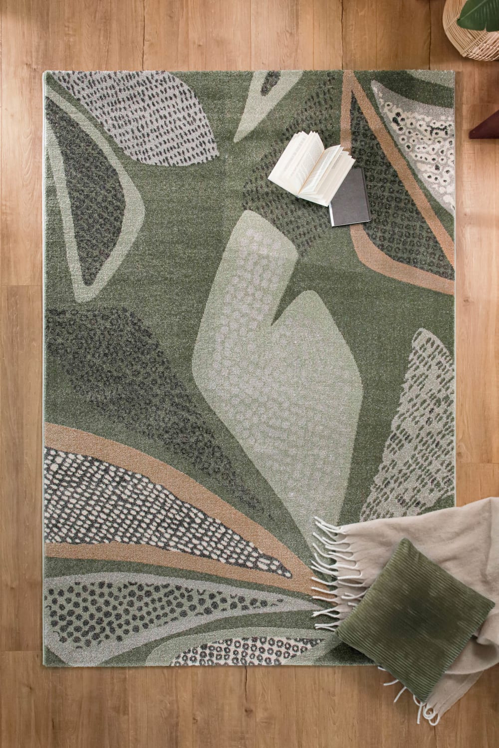 Tapis design motif végétal fond vert sauge 200x290
