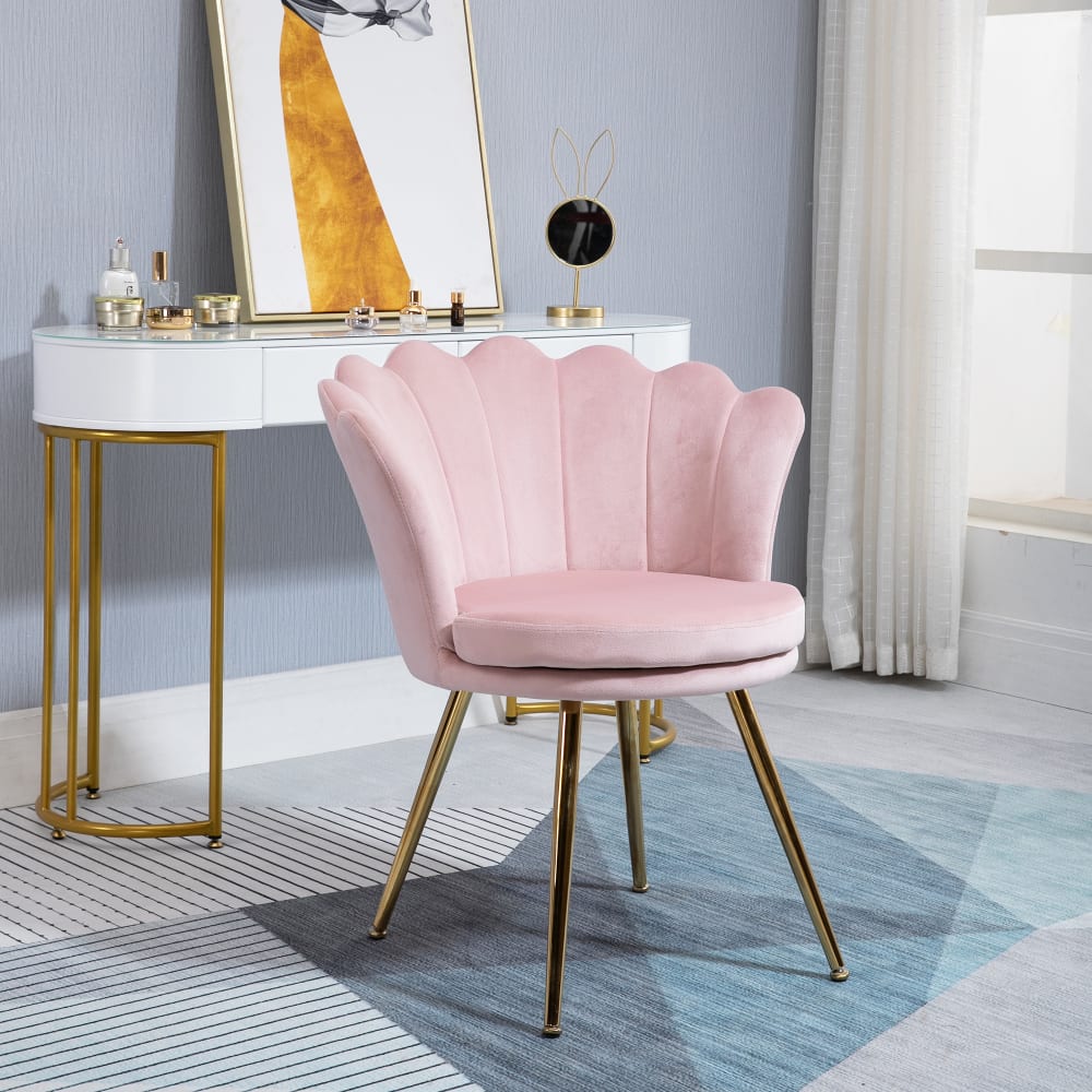 Rosa-Puder-Samtmuschelstuhl mit Goldmetallfüßen - Maisons Du