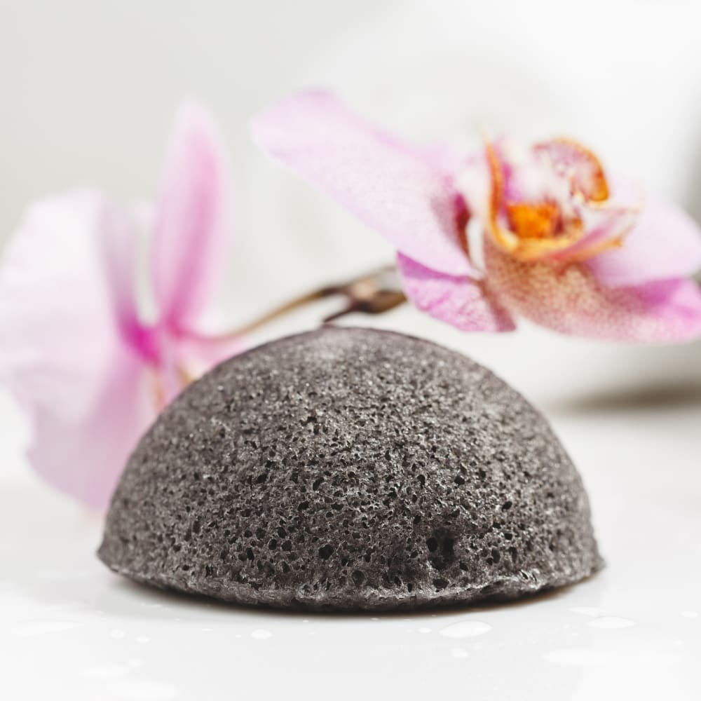 100% natürlicher Konjac-Schwamm, angereichert mit Bambuskohle -