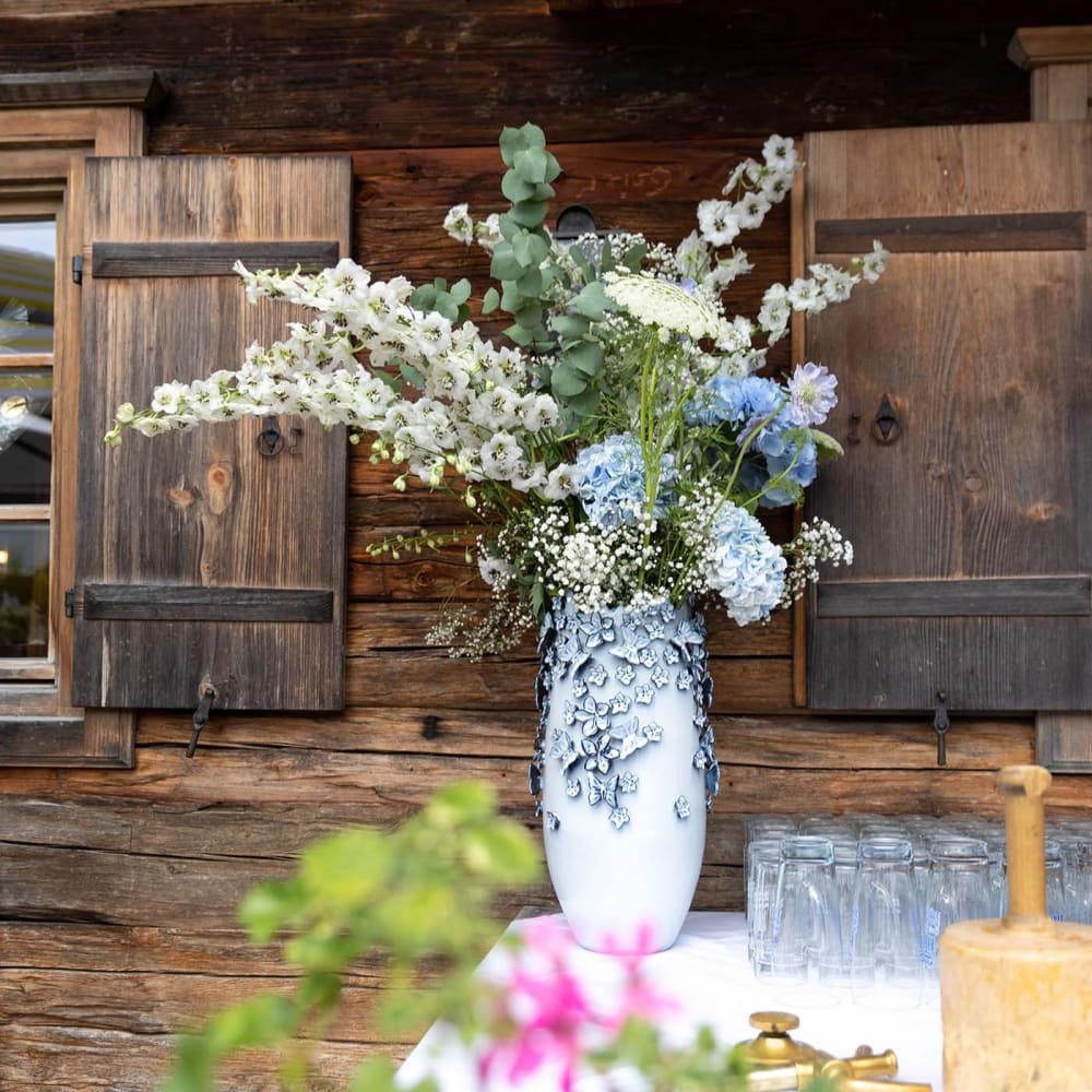Vase papillons et fleurs en grès bleu h50 - Maisons du Monde