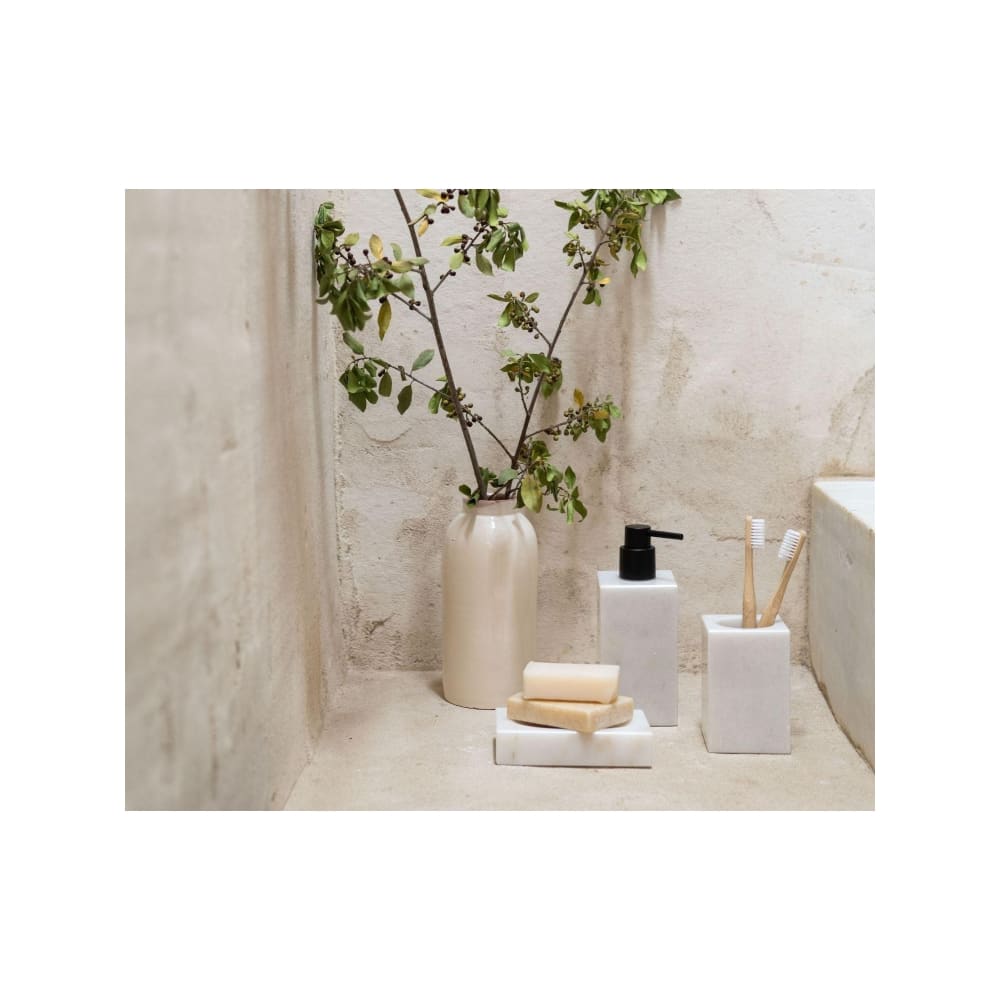 Distributeur de savon en marbre blanc et bec verseur noir - Maisons du Monde