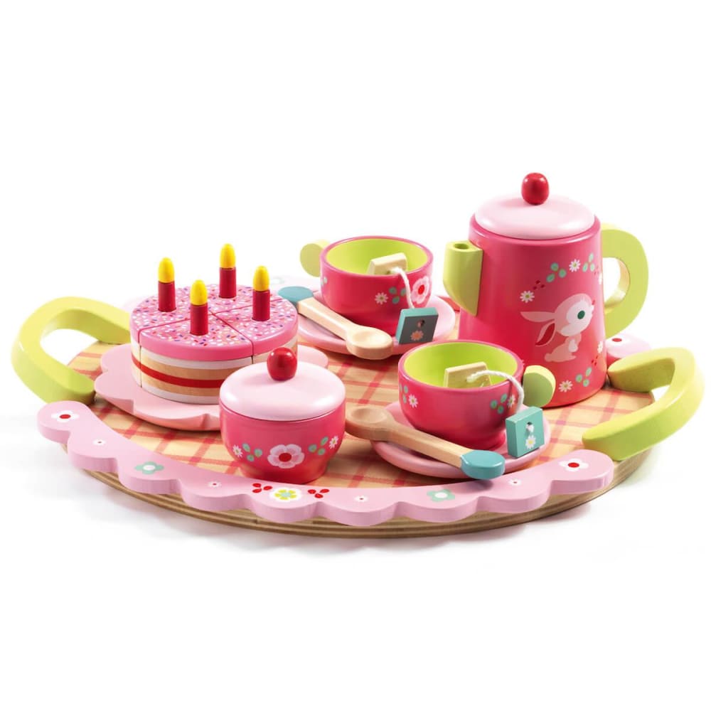 DJECO Une adorable dînette en bois pour fêter les anniversaires et prendre le thé avec ses amis.