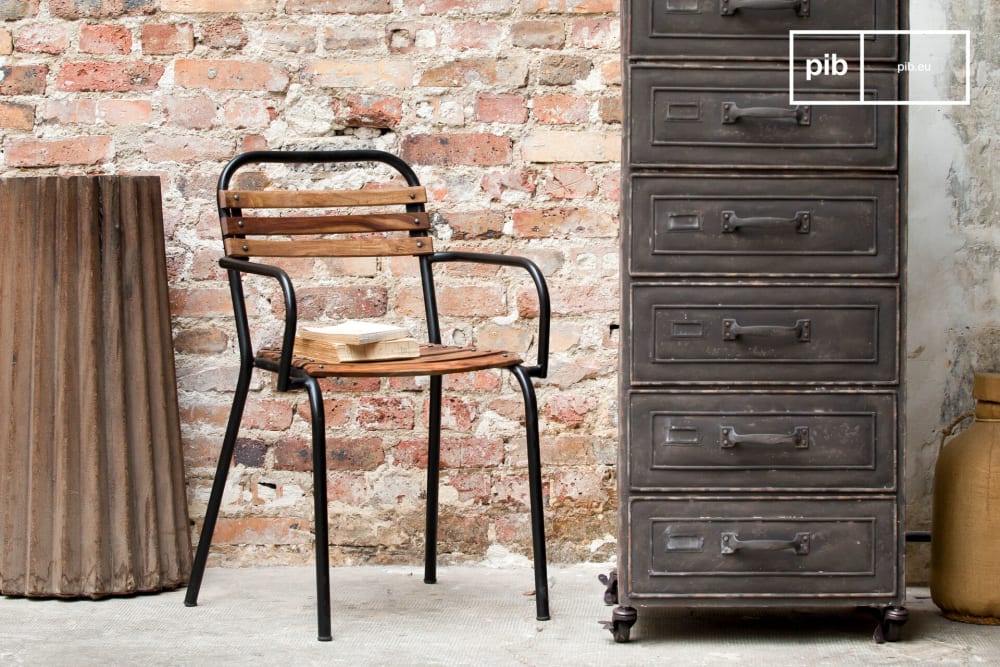 PIB Industriestuhl aus Holz mit Armlehnen, braun Schwarz Metall