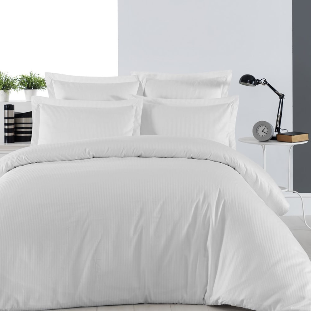 2 taies d'oreiller rayées en satin de coton Blanc 65x65 cm - Maisons du Monde