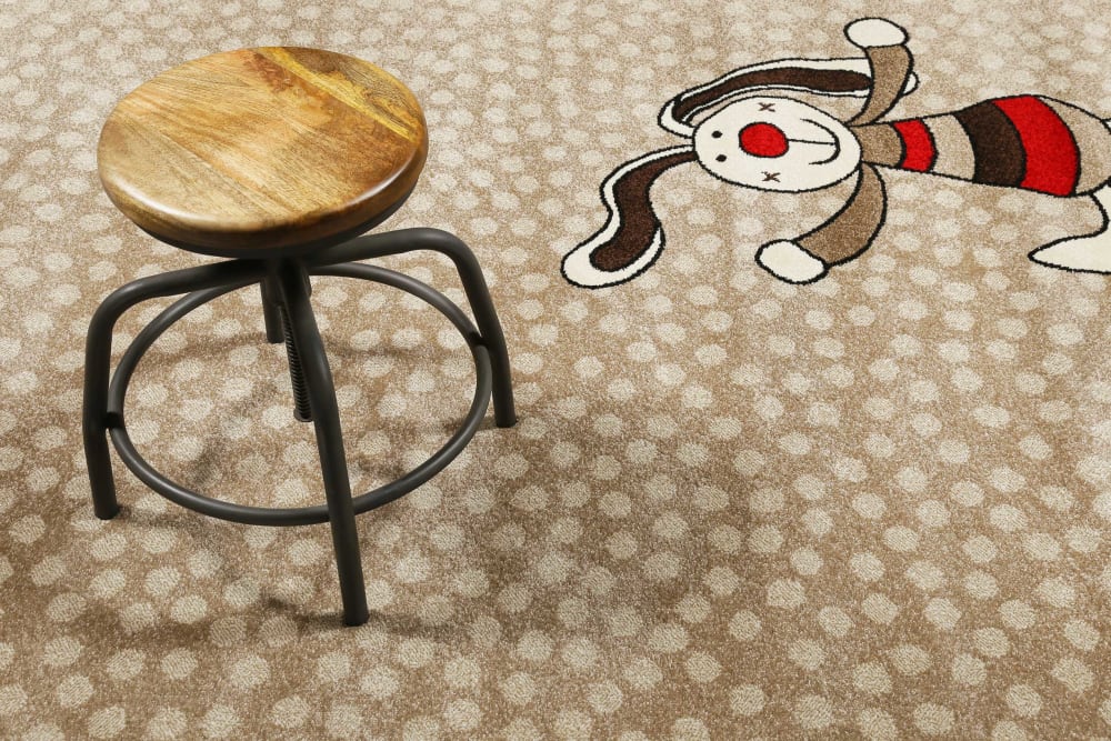Gewebter Kinderteppich beige  mit Punkten und Hasen-Design 80x150