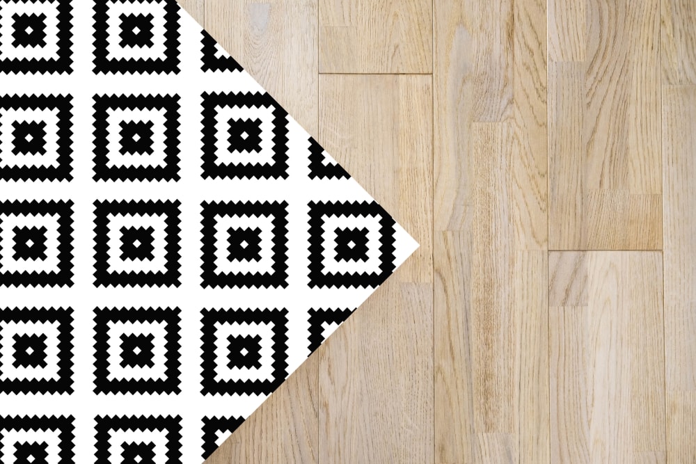 Tapis vinyle carrés noirs 160x230cm — vue 4