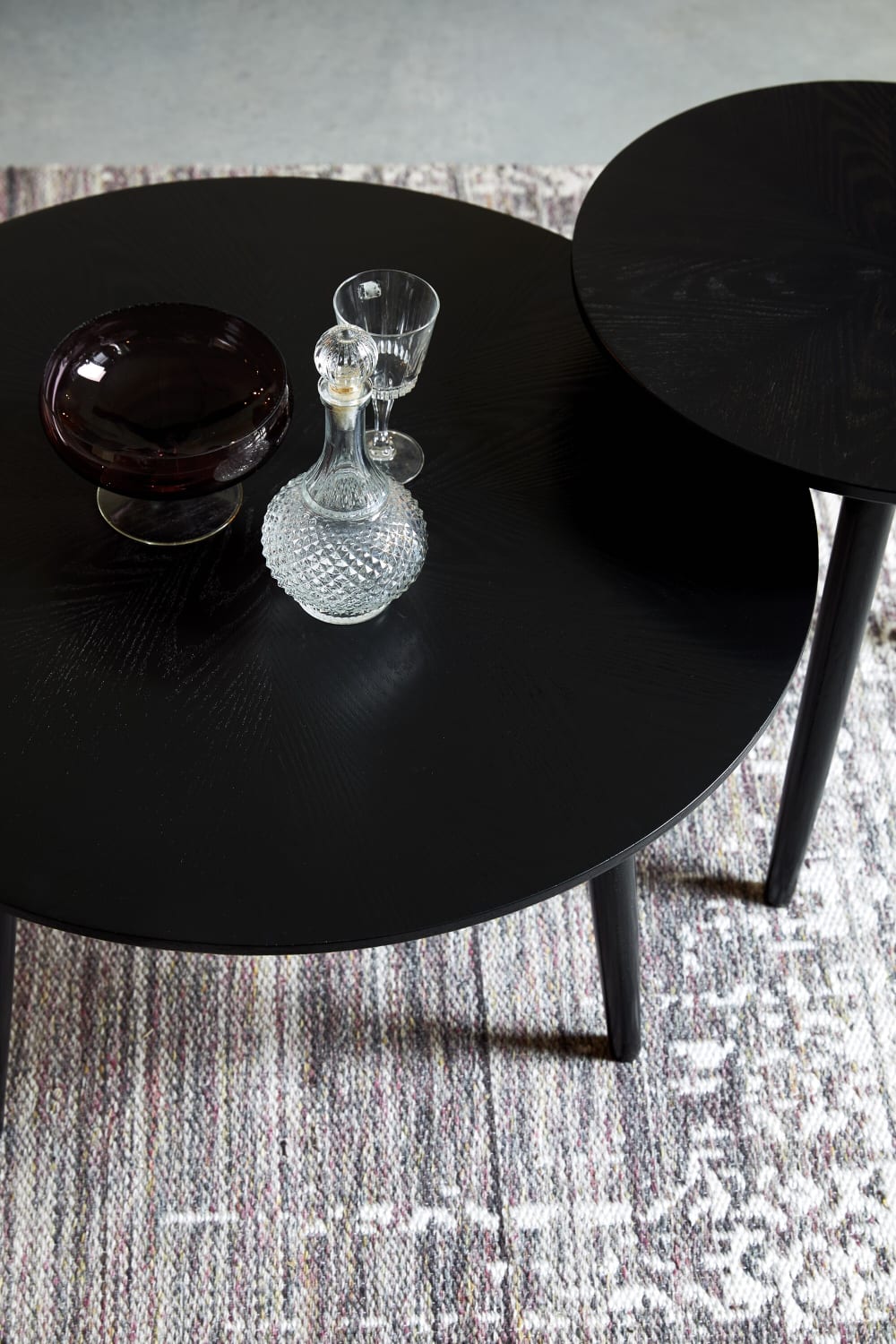 Table basse ronde en bois noir - Maisons du Monde