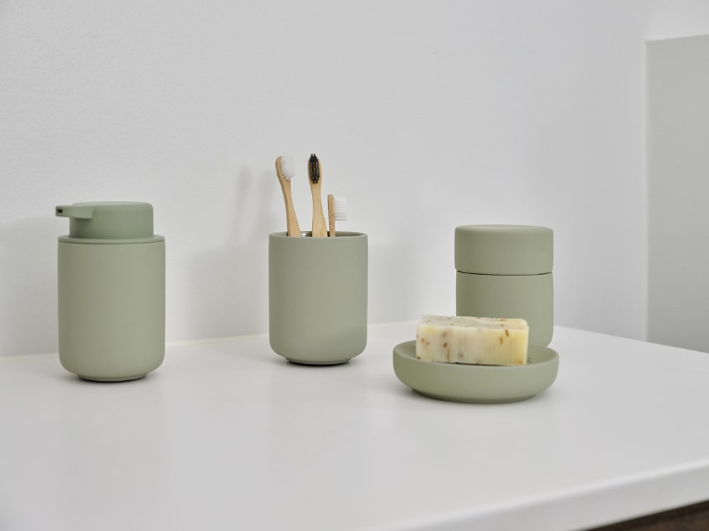 Distributeur de savon en argile vert pistache - Maisons du Monde