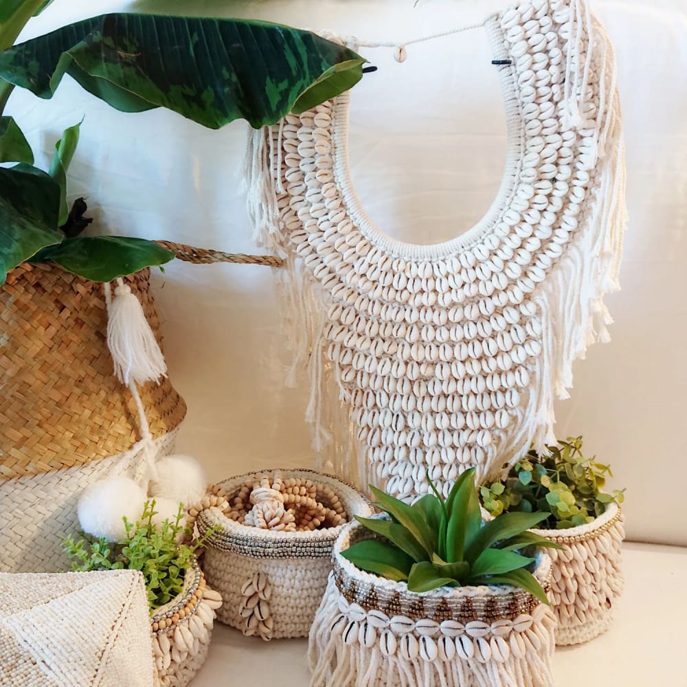 Collier décoratif en macramé et coquillages, blanc L30 x H65 cm