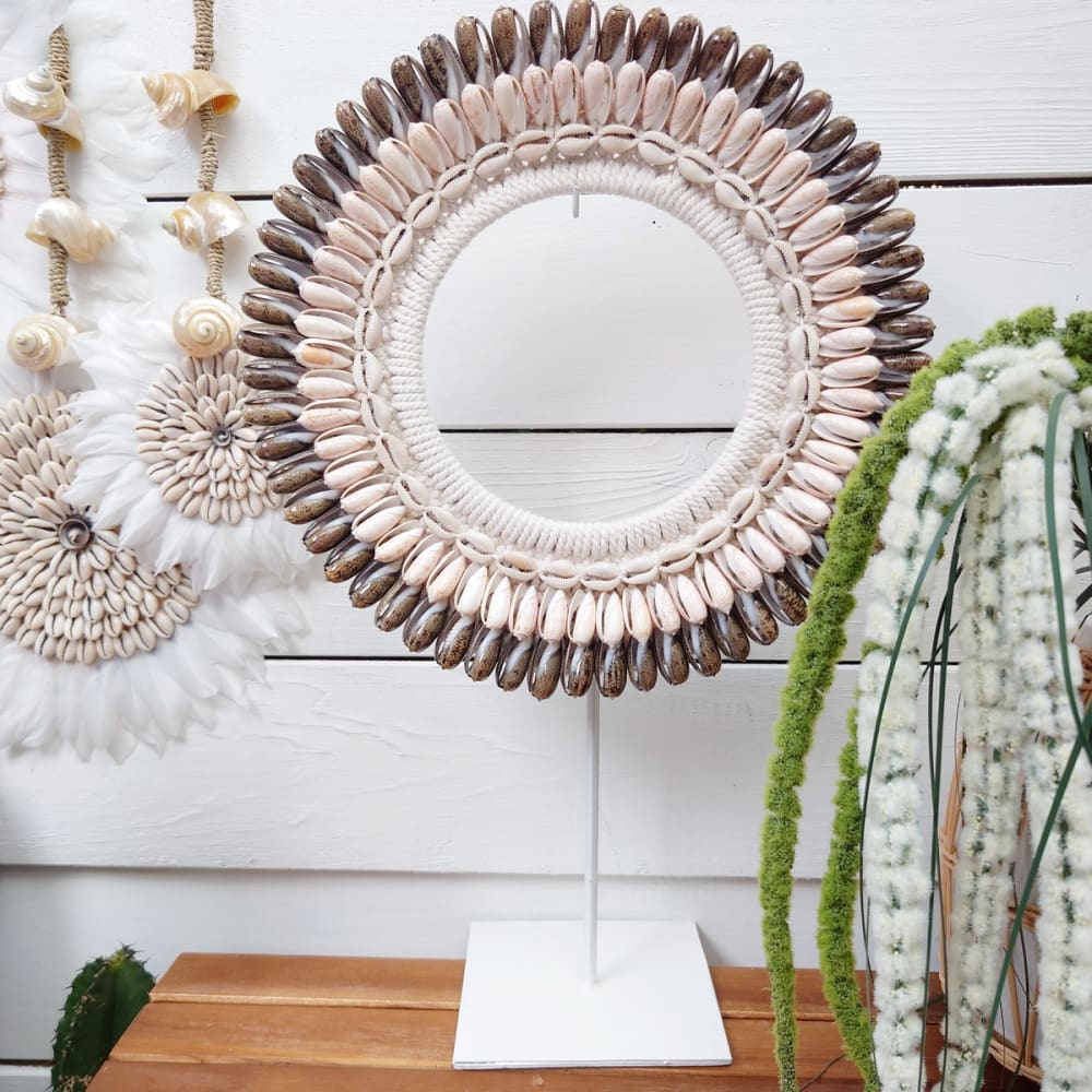 Collier décoratif en coquillages, marron beige D30 x H45 cm