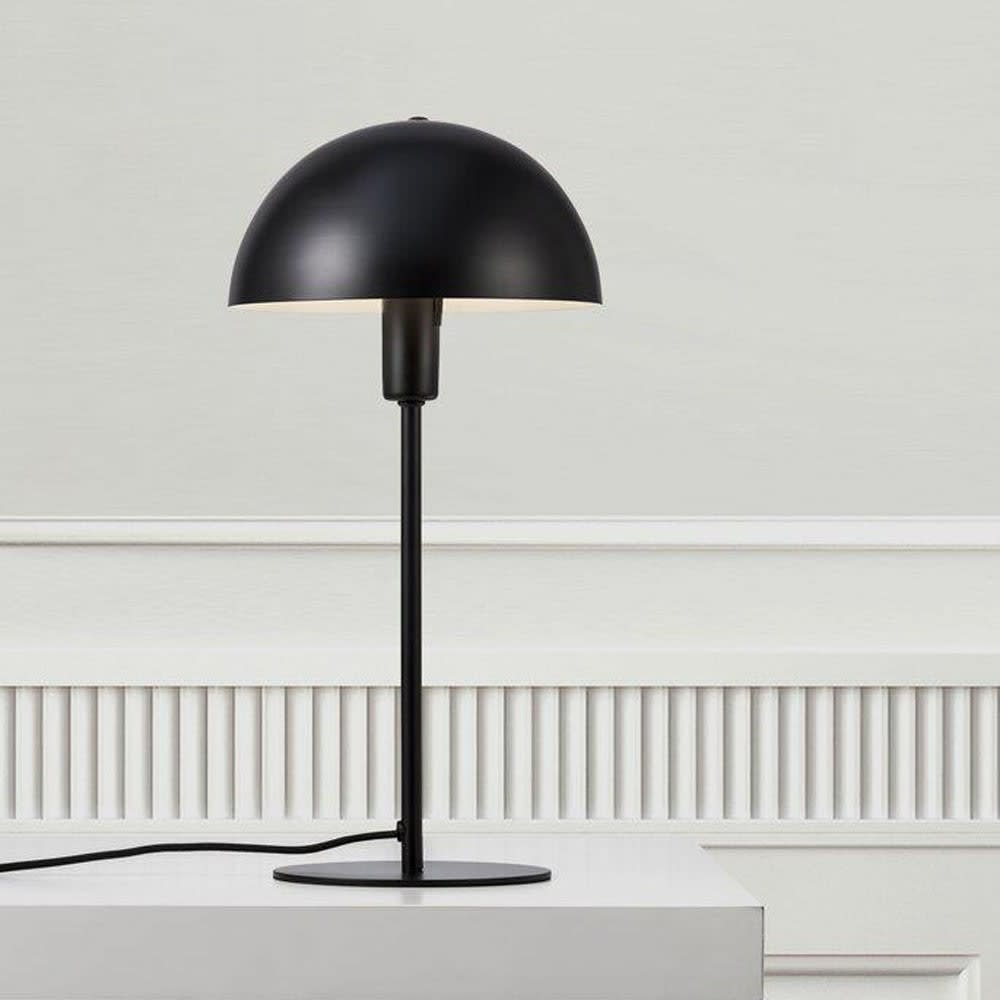 Lampe de table simple en métal noir avec abat-jour en forme de dôme