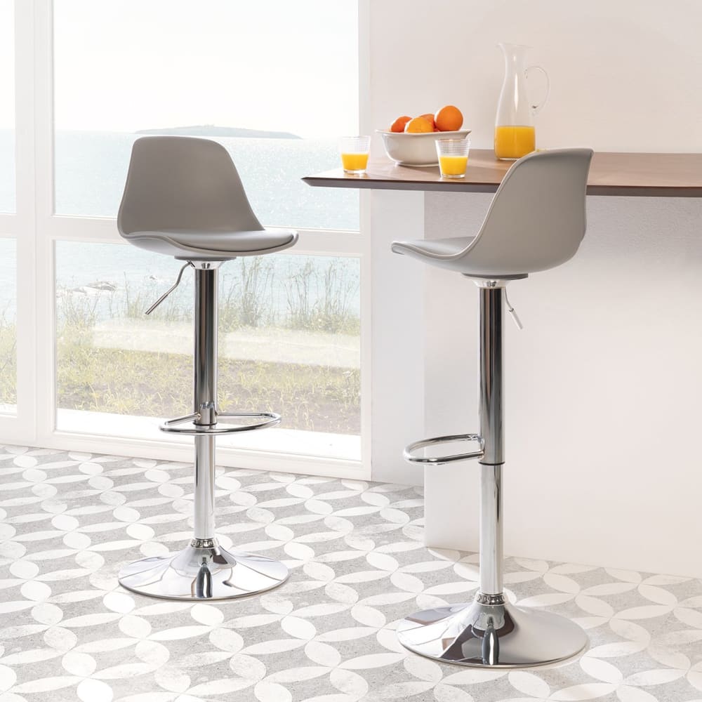 Taburete de cocina ajustable con pata central cromada y asiento gris. - Maisons du Monde