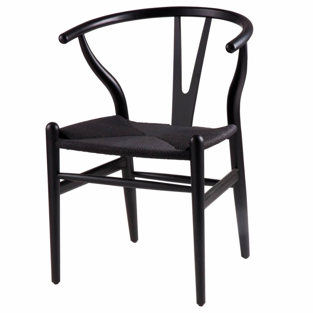 Silla de comedor nórdica con estructura y asiento negros.