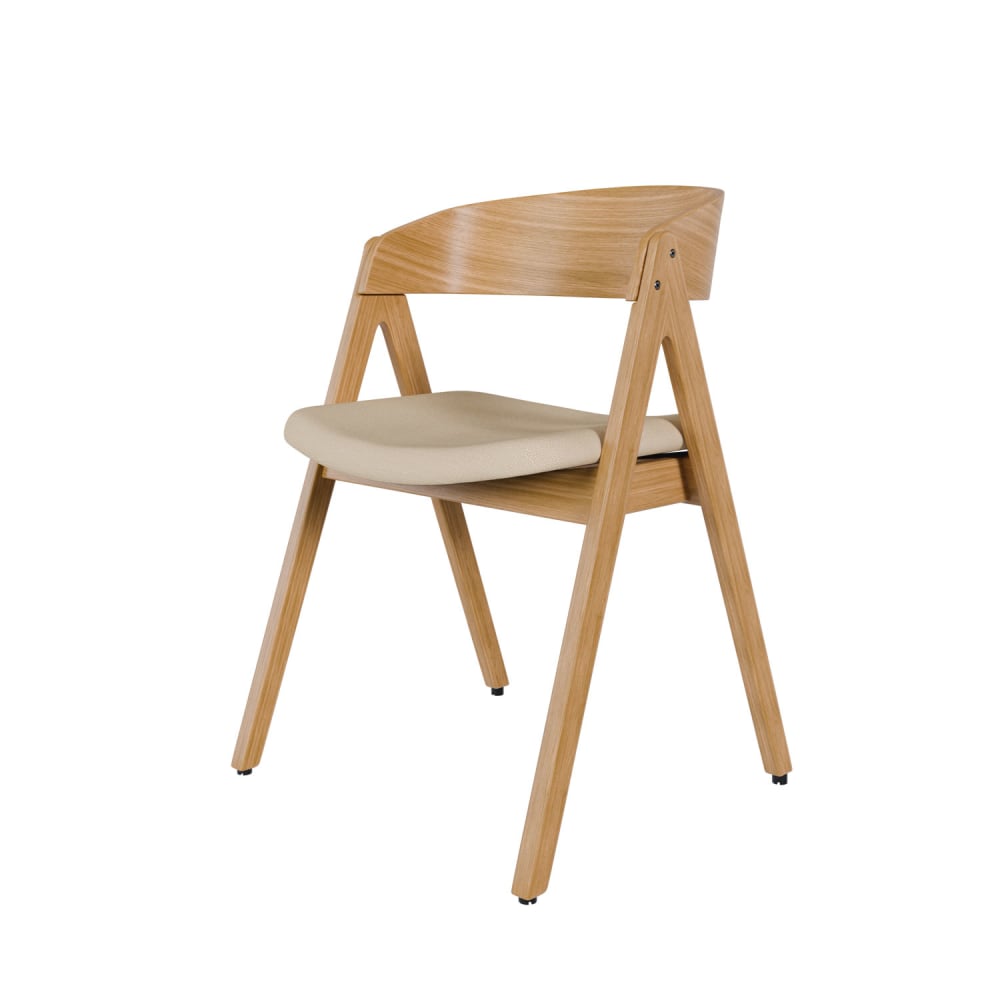 Silla de comedor con estructura de roble y asiento beige.