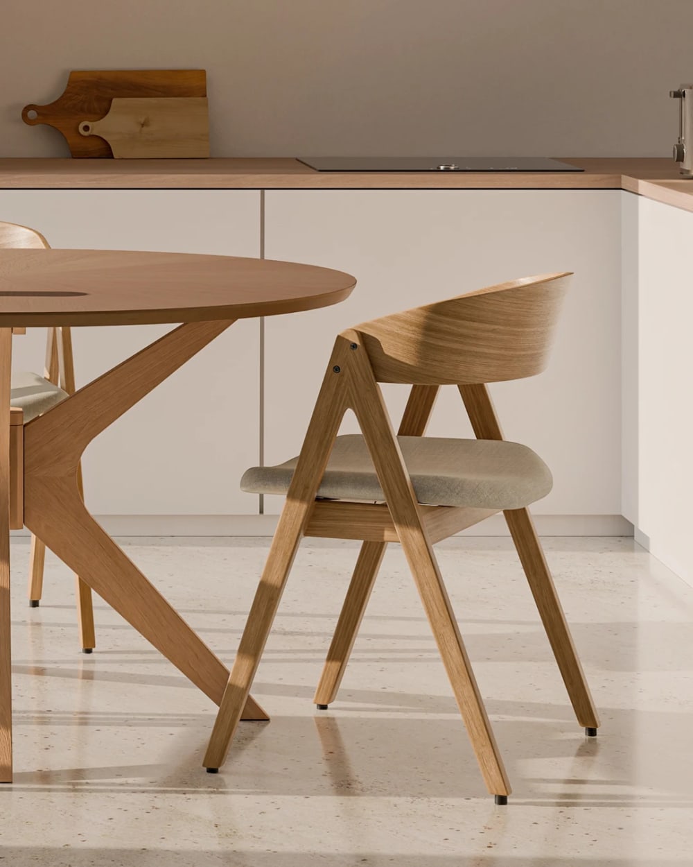 Silla de comedor con estructura de roble y asiento beige. - Maisons du Monde