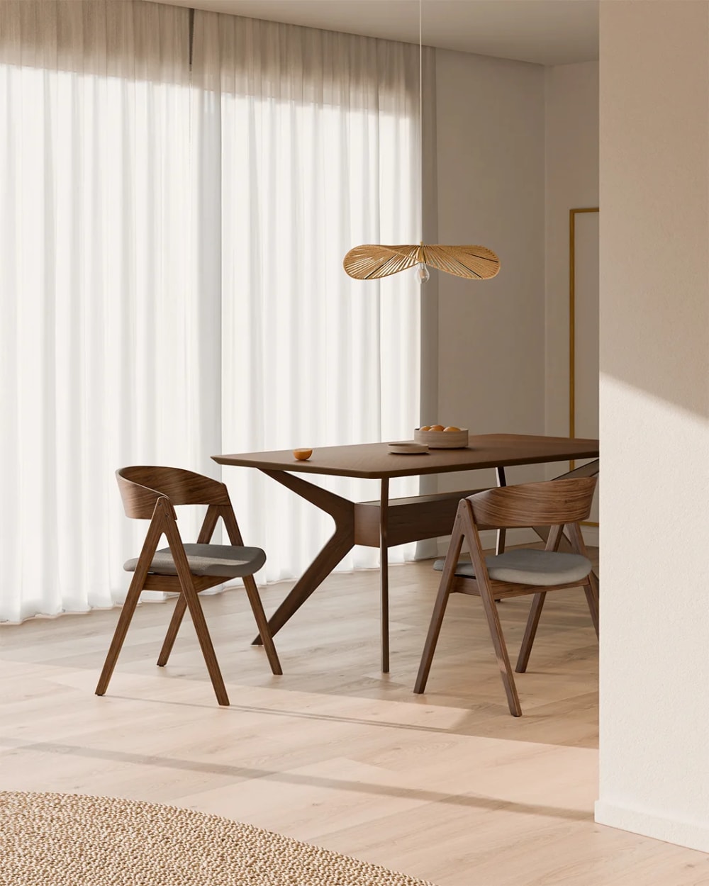 Silla de comedor con estructura de nogal y asiento gris. - Maisons du Monde