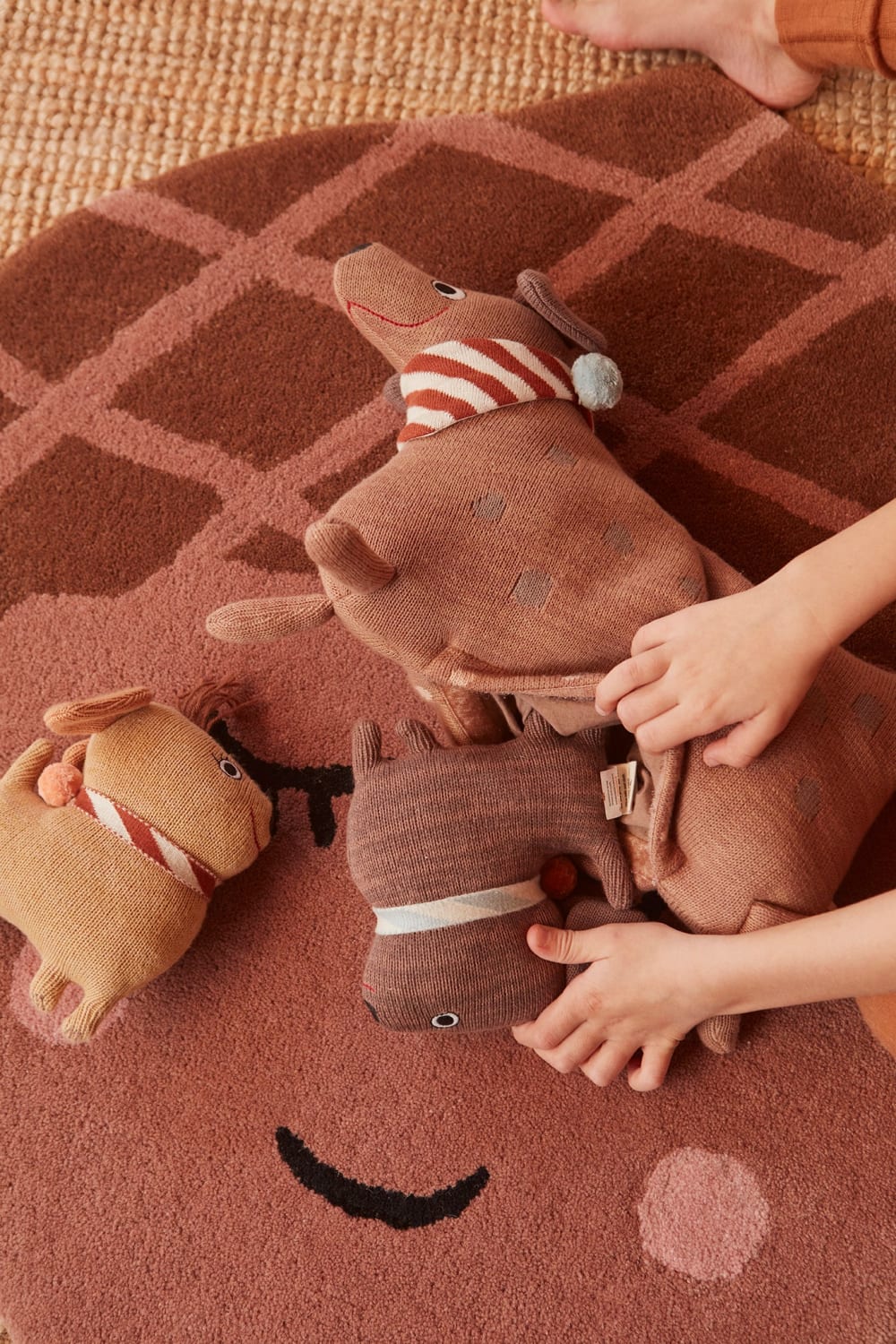Peluche avec chiots en coton et en polyester H36x35x16cm / H17x14x6cm (OYOY Living Design) - Image 3