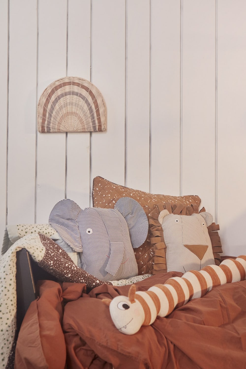 Coussin éléphant en coton organique et en polyester H32x44x14cm - Maisons du Monde
