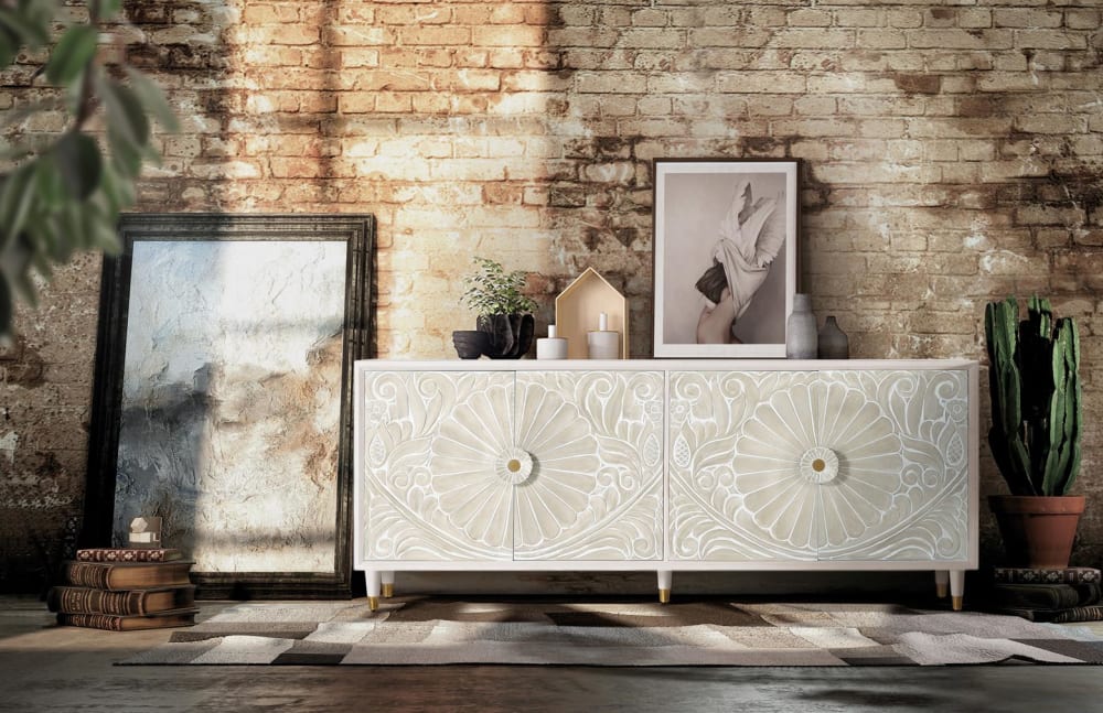 Buffet en bois de manguier avec des détails en or blanc