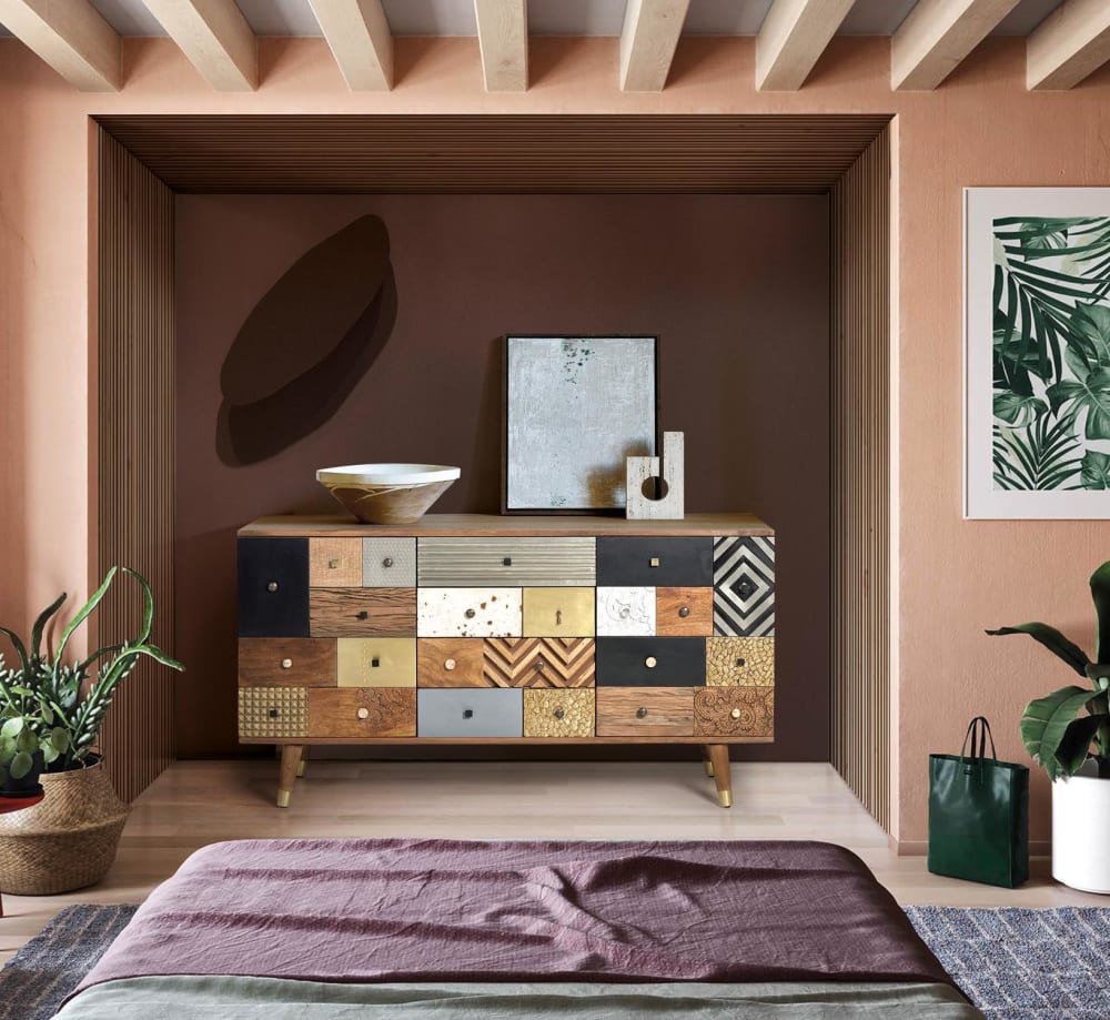 Buffet en bois de manguier et détails multicolores