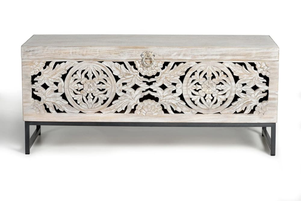 Baúl madera de mango y patas metal en blanco envejecido