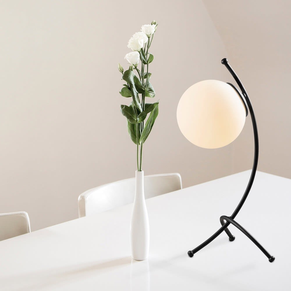 Lámpara de mesa cuvilínea negro y elegante tulipa de cristal - Maisons du Monde